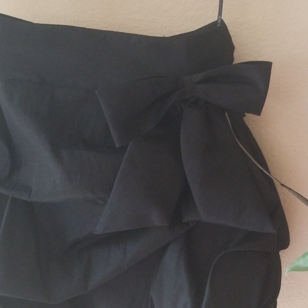 Fluffy skirt with bow - Picture 2 of 4